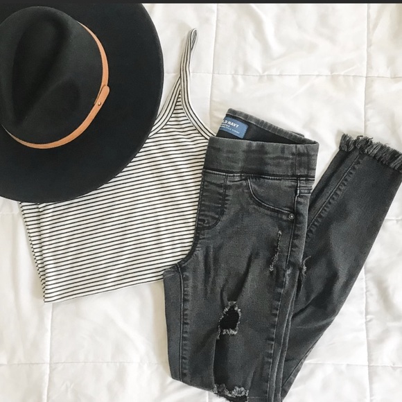 Women’s Old Navy Rockstar Distressed Jeans - Picture 1 of 3